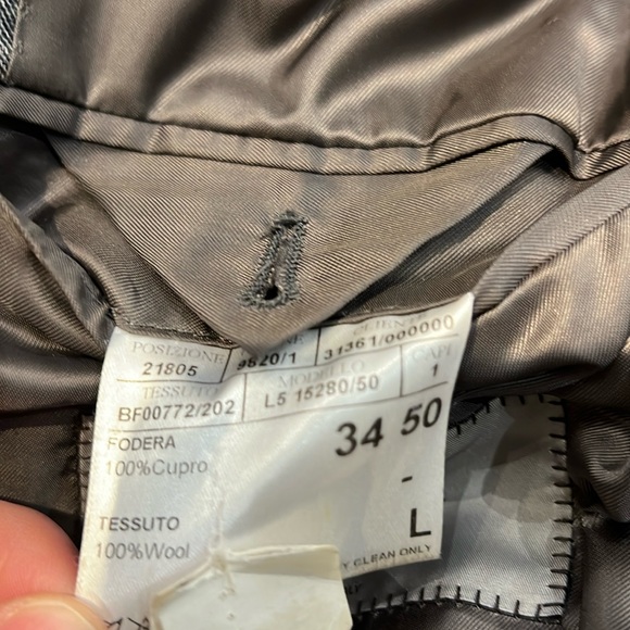 Canali Men’s three piece Suit. Sleeve 26.5
Shoulder 18.5. Retail $2,695 - Picture 5 of 8